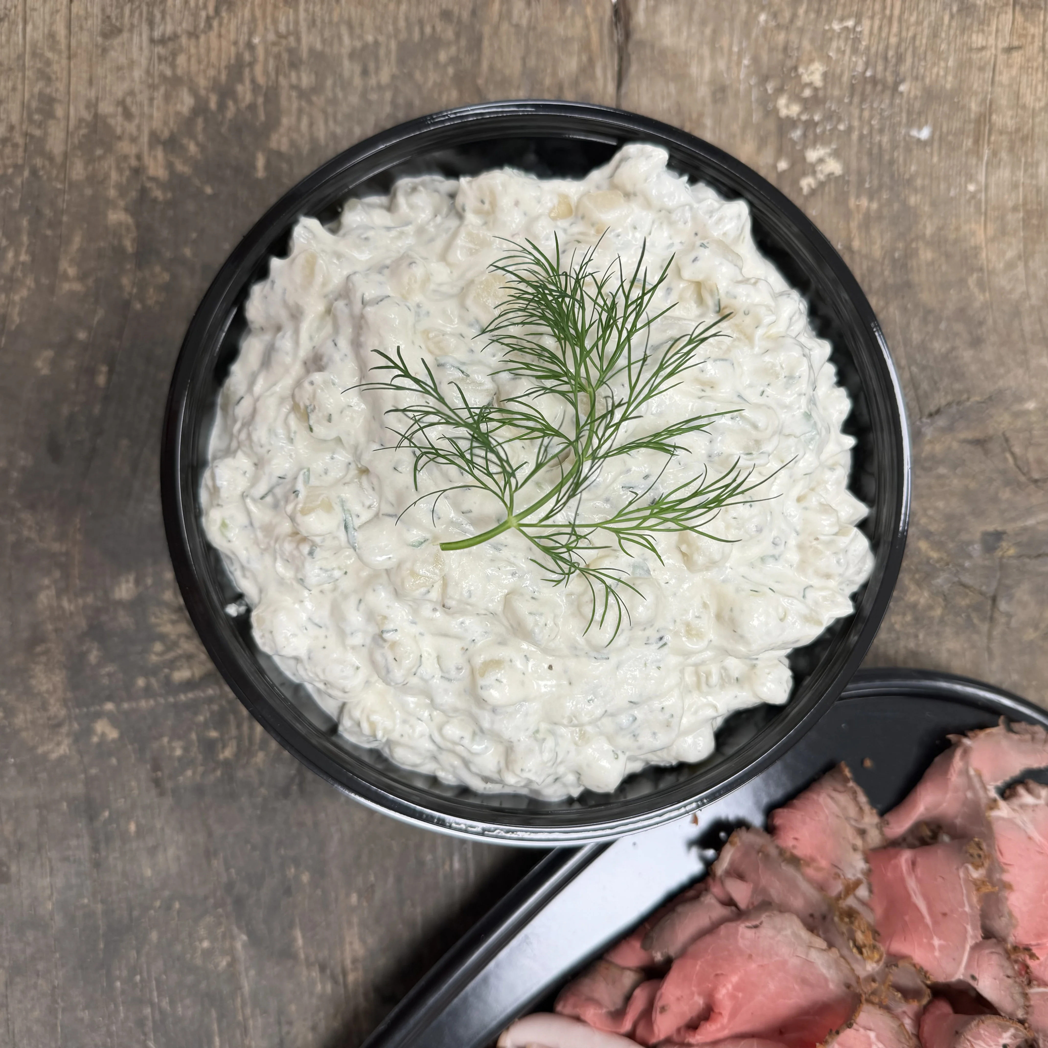 Vår egen potatissallad finns möjlig som tillval!