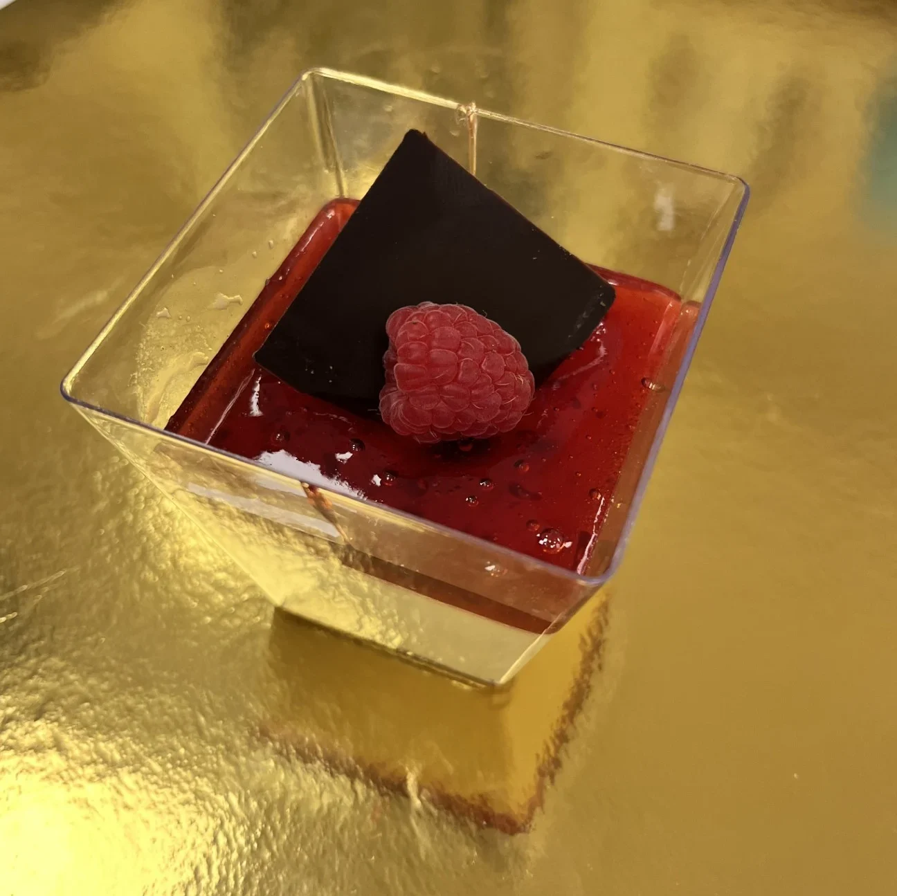 Vaniljpannacotta med hallontopping