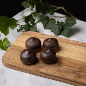 Minibiskvi med mörk choklad bakad från grunden i eget bageri