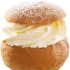 Semla med vaniljkräm och grädde