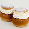 Semlor i tvåpack med grädde och vaniljkräm