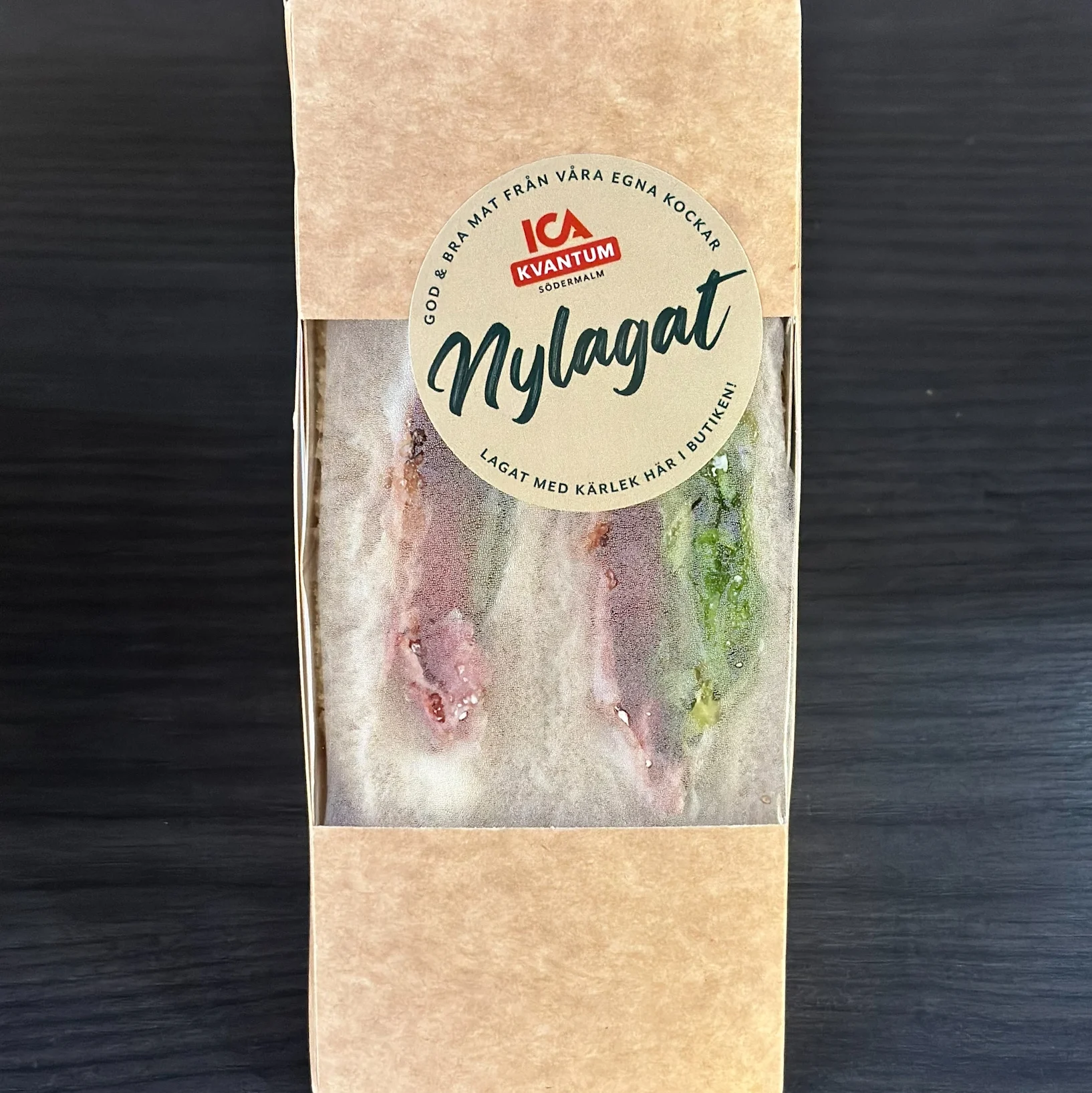 Trekantsmacka med Bacon, tomat, majonäs, krispsallad & tomat