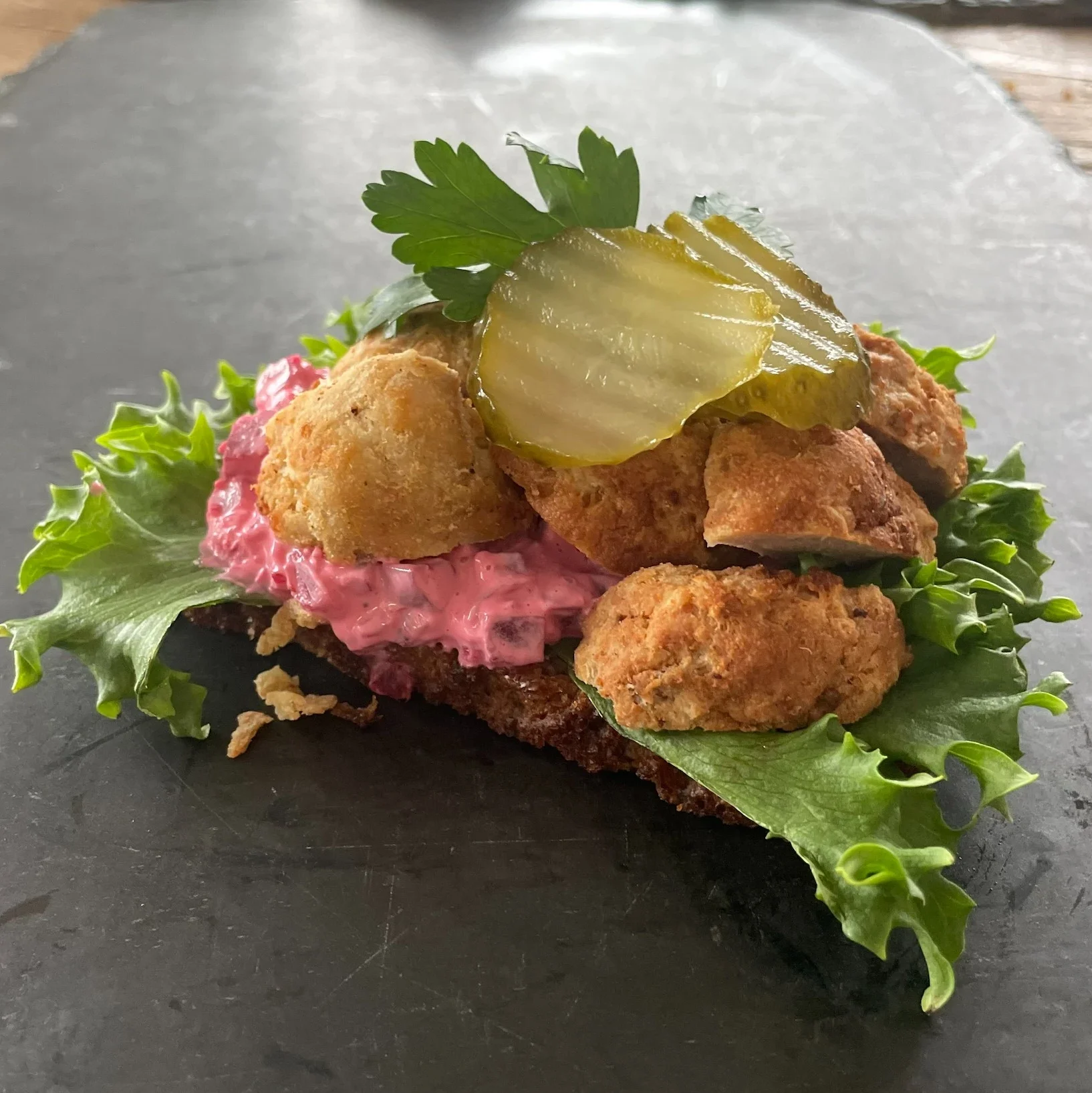 Köttbullar med rödbetssallad