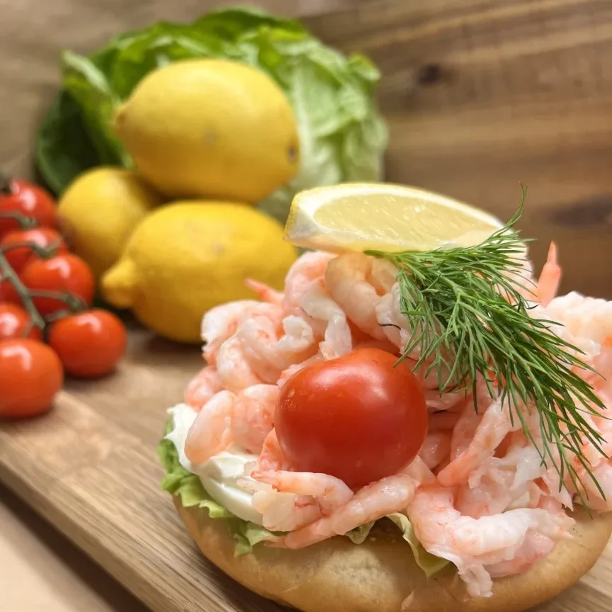 Räksmörgås på cafékaka