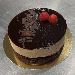 Moussetårta med hallon och choklad
