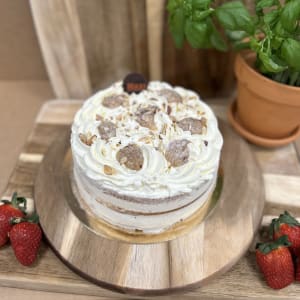 Lyxig semletårta med mandel & kardemummamousse