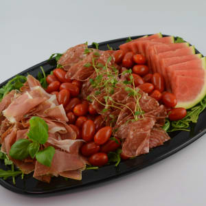 medelhavsbuffé , lufttorkad skinka, salami, melon