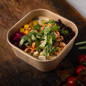 Asiatisk räksallad med kimchi, svart ris och kökets goda sesam/soja majonnäs