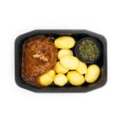 Ediths Pannbiff med kokt potatis, löksky & bostongurka.