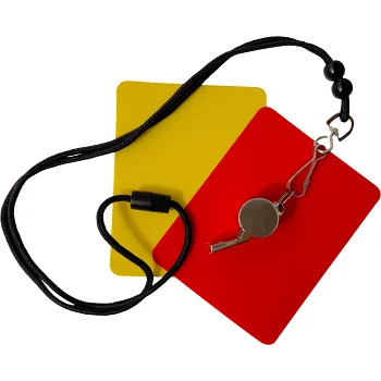 Domarset med visselpipa och kort.