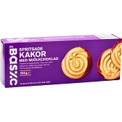 Spritsade kakor med Mjölkchoklad 250g ICA Basic.