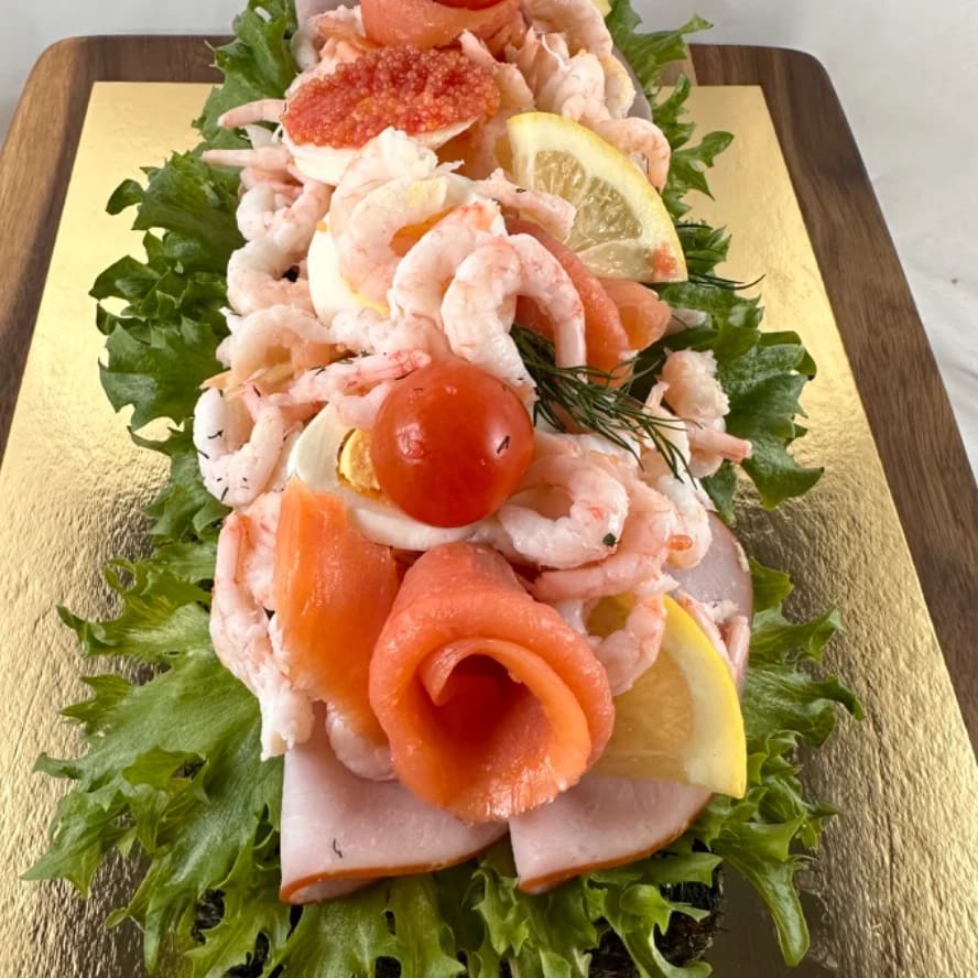 Smörgåstårta med skinka,lax,räkor Catering ICA Maxi Solna