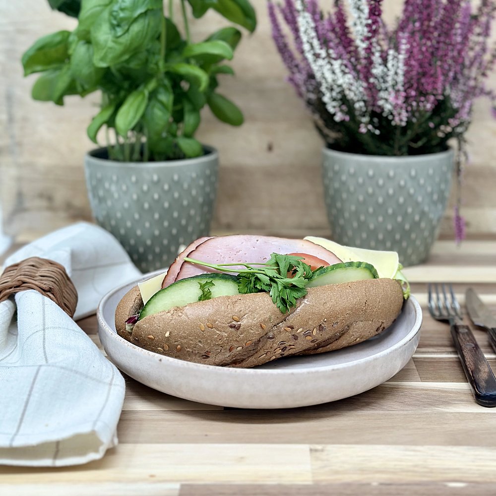 Baguette med ost och skinka