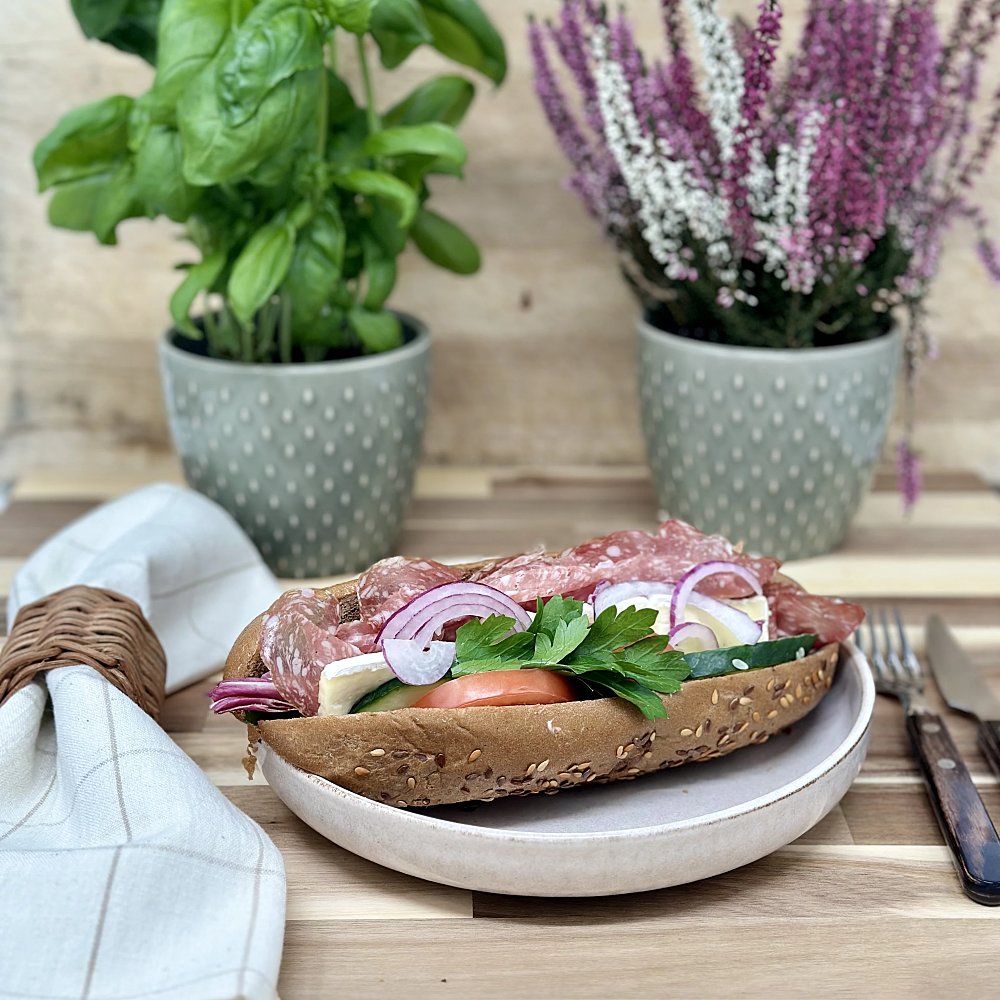 Baguette med brie och salami