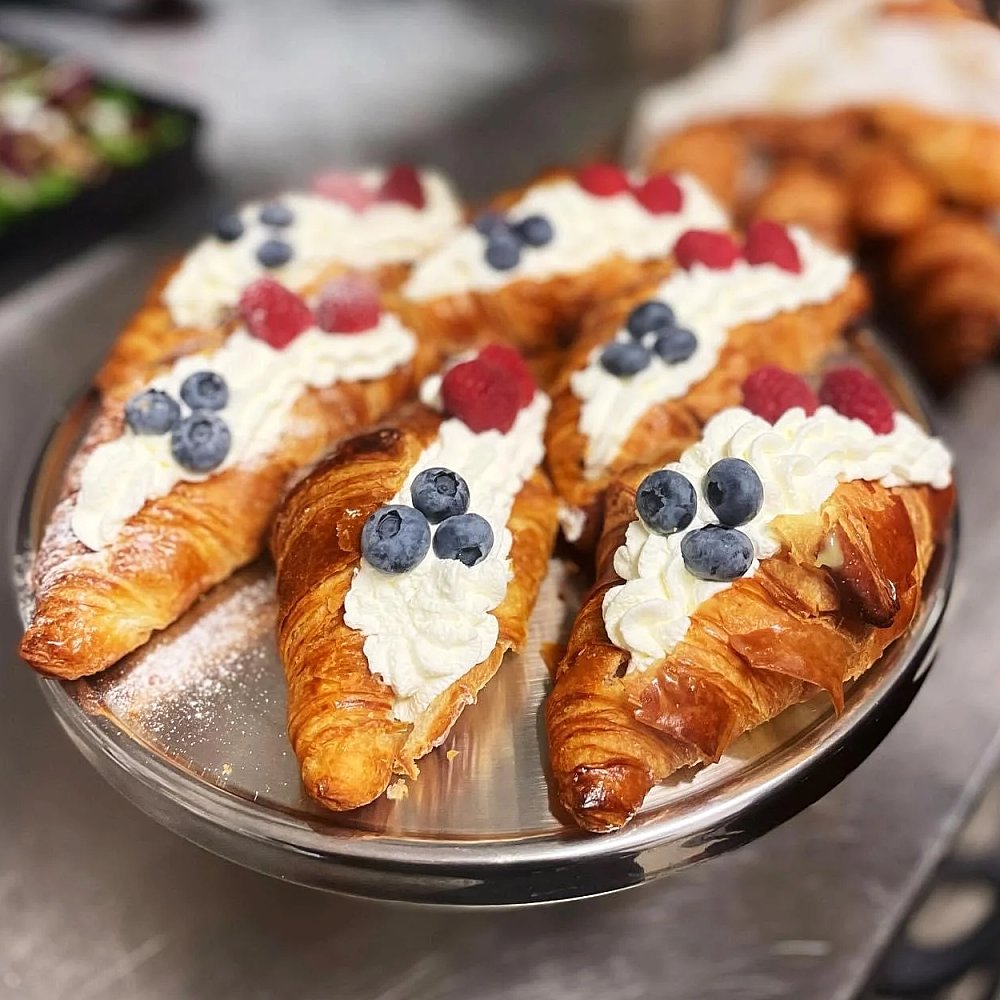 Croissant med lemon curd 
