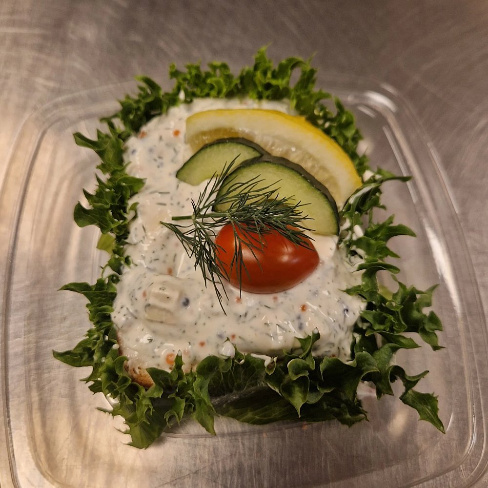 Glutenfri och vegansk smörgåstårta (per bit)