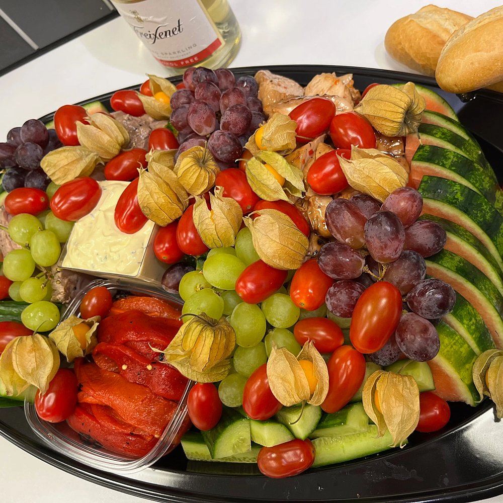 Grillbricka med kycklingfile och fläskfile.