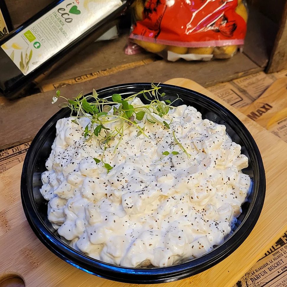 Potatissalladen som går att välja till gjord i vårt eget kök
