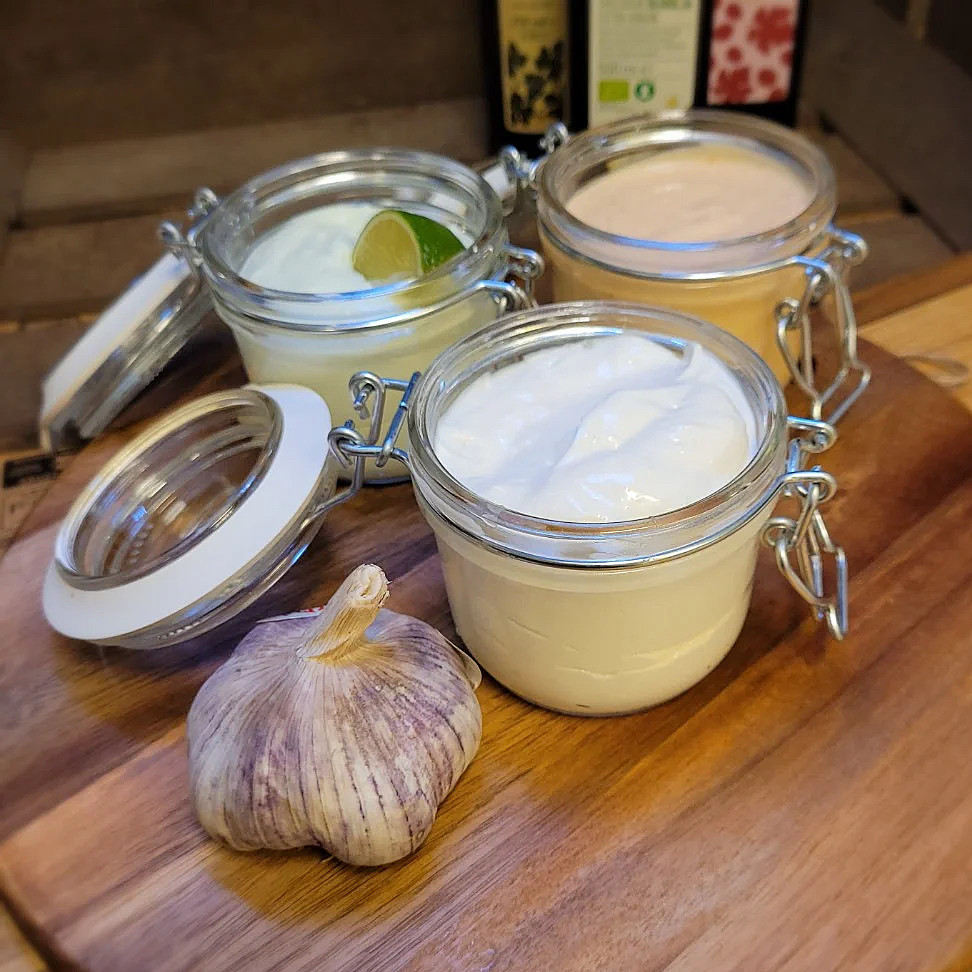 De tre sorter som finns att välja mellan med aiolismaker, vitlök, lime eller chili.