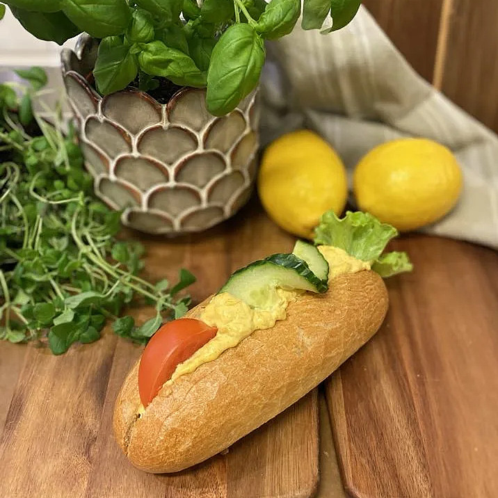 Baguette med kycklingröra och grönsaker