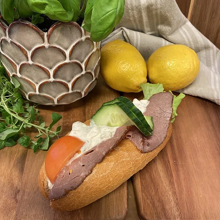 Baguette med rostbiff och potatissallad