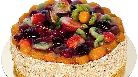Gräddfri tårta med frukter på toppen