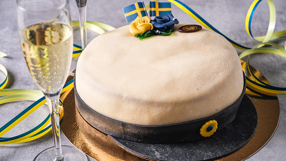 Studenttårta som ser ut som en studentmössa