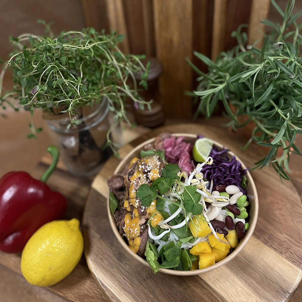 Beefbowl med risnudlar