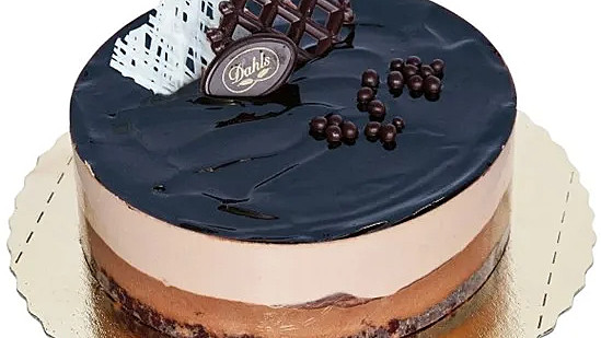 Moussetårta med choklad och pynt