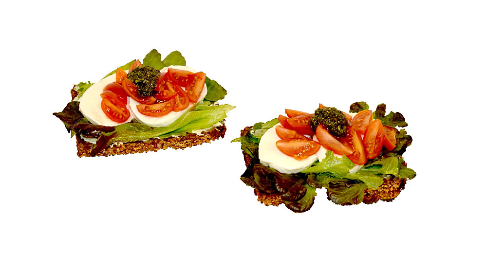 Smörrebröd med mozzarella och tomat