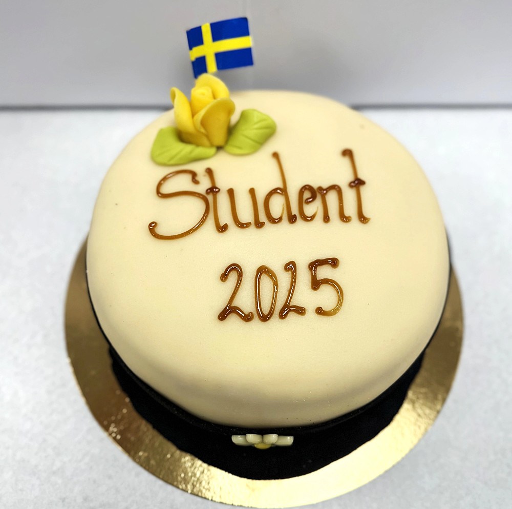 En klassisk prinsesstårta i form av en studentmössa!