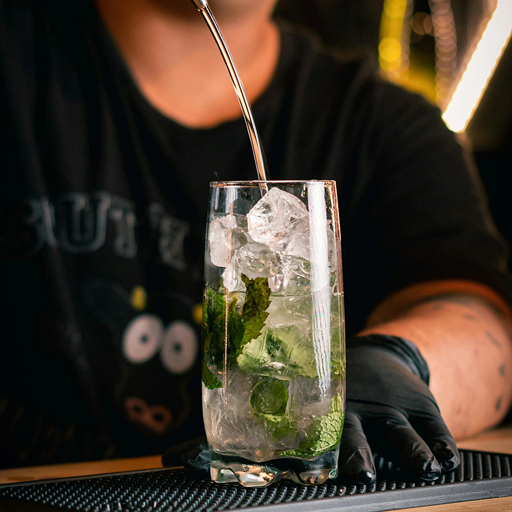 Drinkar inför nyår 13/11, 18:00-21:00