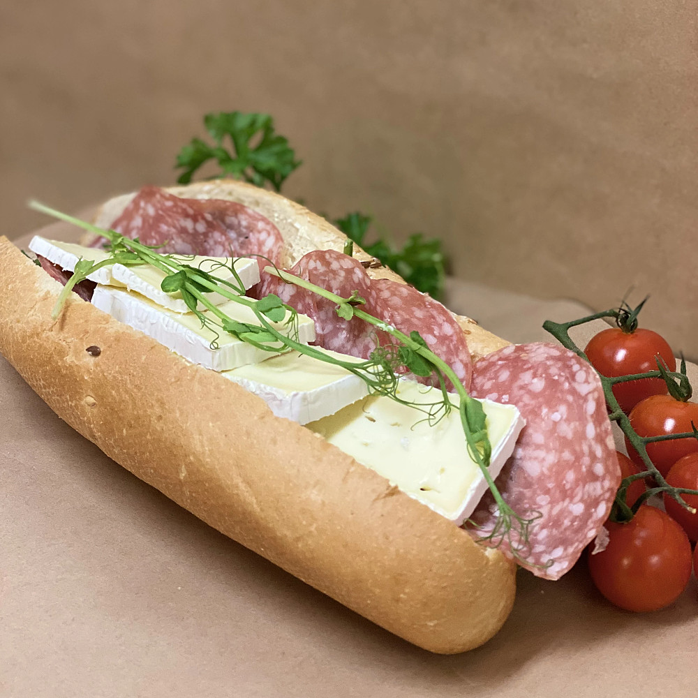 Baguette salami/brie