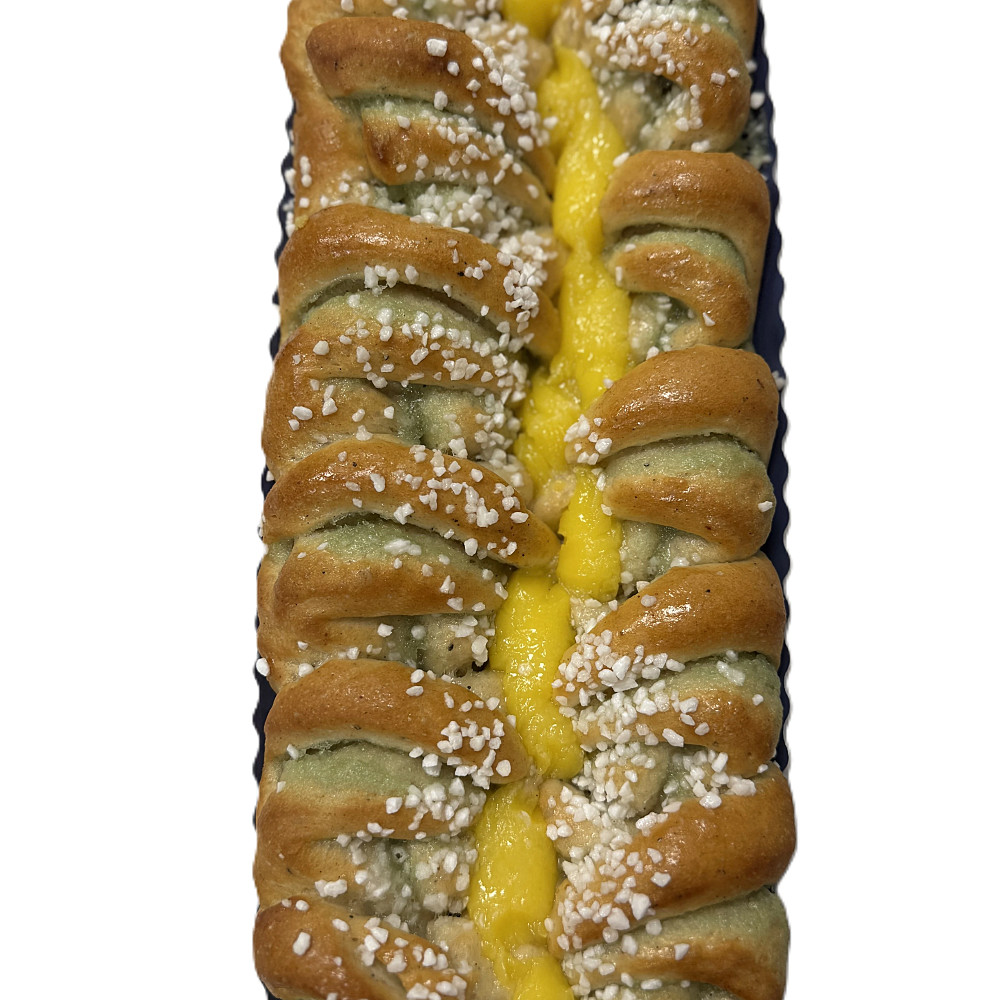 Pistagelängd med vaniljkräm bakad i vårat eget butiksbageri!
