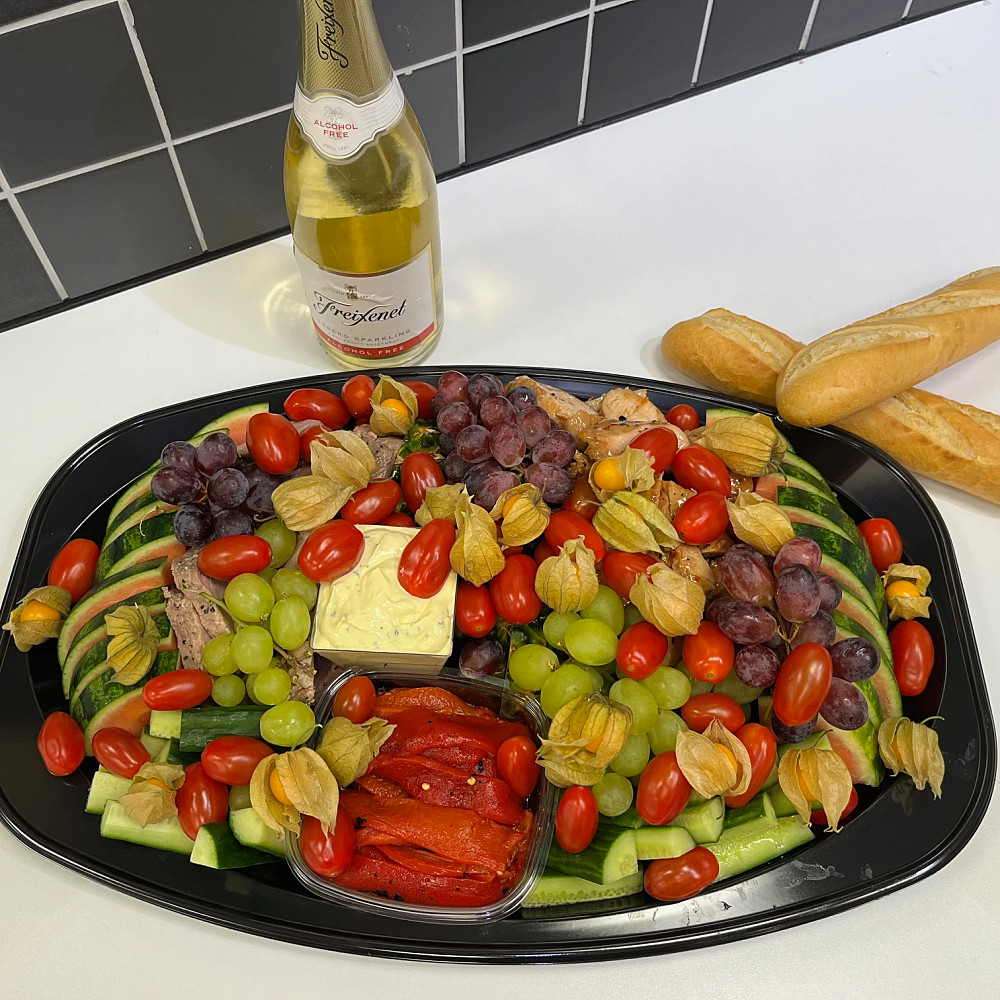 Grillbricka med kycklingfile och fläskfile.
