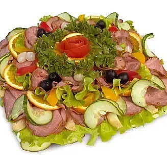 Smörgåstårta med rostbiff och grönsaker