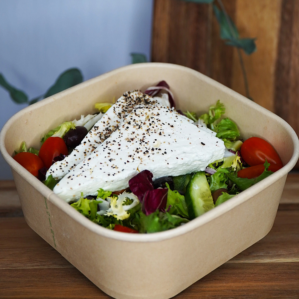 Grekisk sallad med fetaost & kalamataoliver.