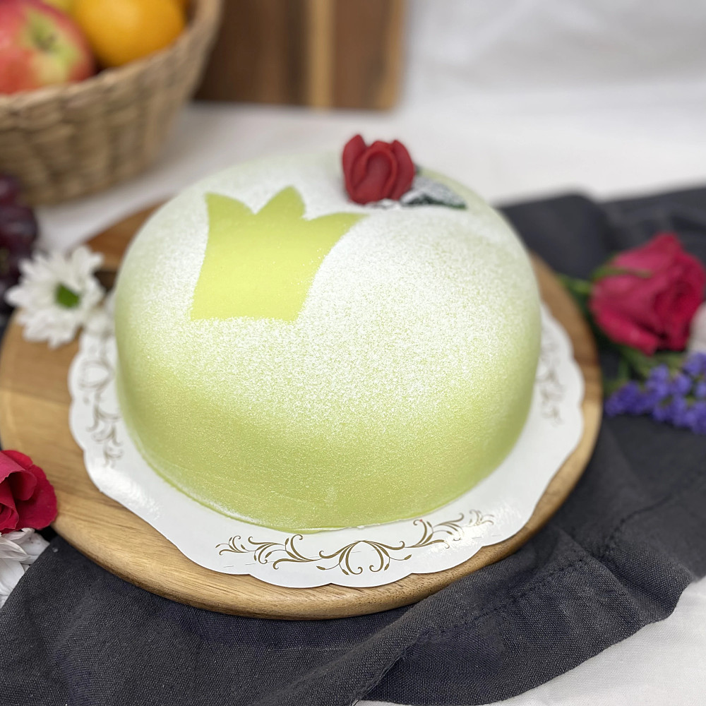 Klassisk Grön prinsesstårta med vaniljkräm.