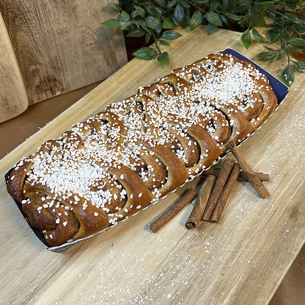 Vi baka fikabröd sju dagar i veckan. Beställ til kalas, jobbet eller bara en fika med familjen.