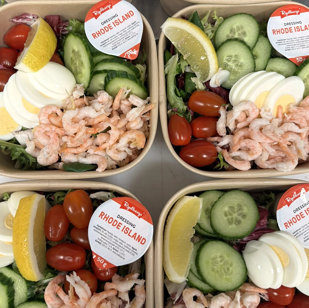 Klassisk räksallad med bland annat handskalade räkor, ägg, citron & rhode island dressing