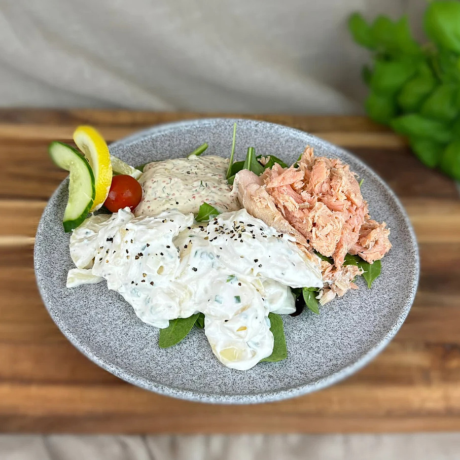 Varmrökt lax med potatissallad