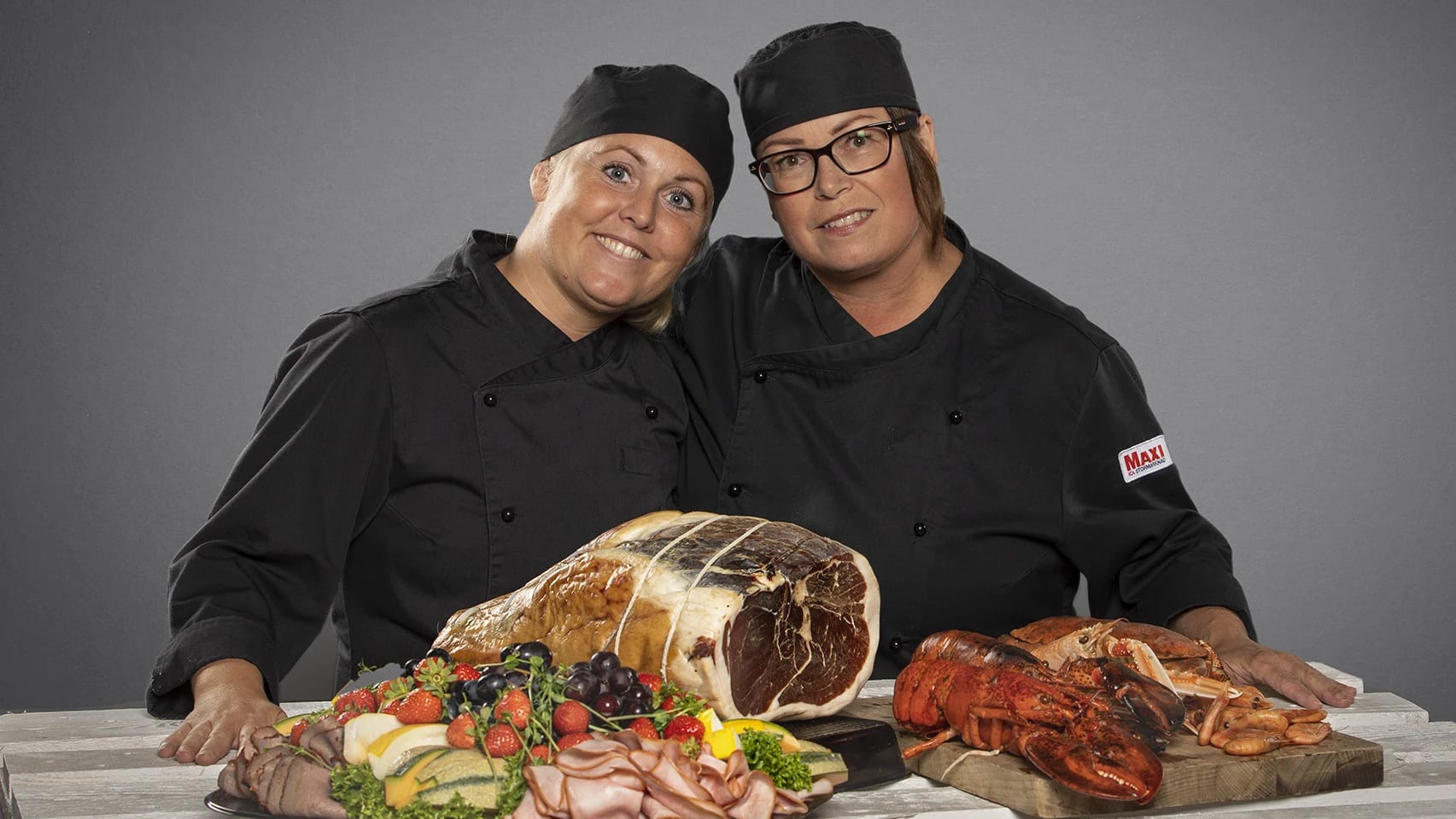 Vi fixar maten och tårtan till festen!