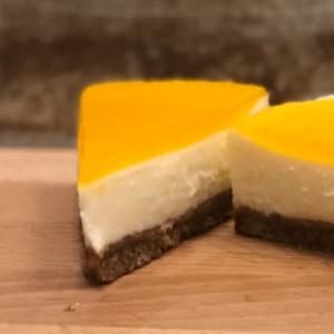 bakad cheesecake med passionsgelé