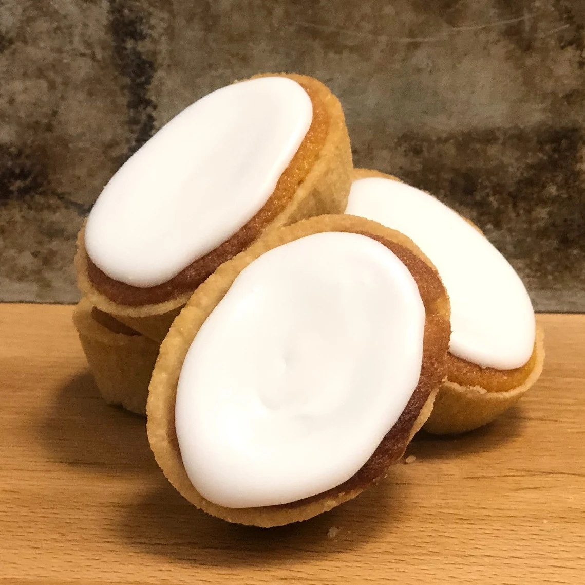 En klassisk mazarin med ett täcke av glasyr.