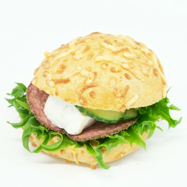 Ostfralla med salami/brie