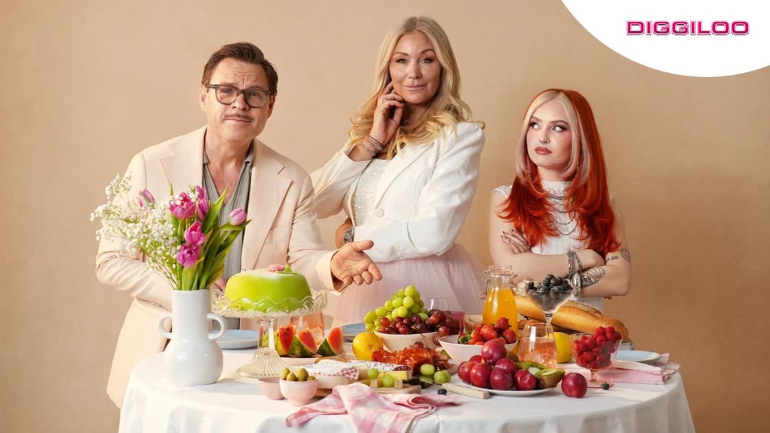 Tre av årets Diggilooartister står vid ett festdukat bord, kanske inte helt olikt det du kan vinna om du är stammis hos ICA och deltar i tävlingen där du kan vinna ett uppdukat stammisbord för åtta personer att se konserten ifrån.
