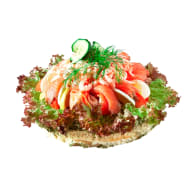 Smörgåstårta med Lax och räkor. Dekorerad med Ägg, gurka, sallad, tomat och dill