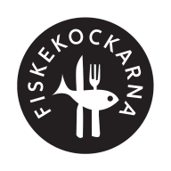 En rund logotyp visar en stiliserad fisk med gaffel och kniv.