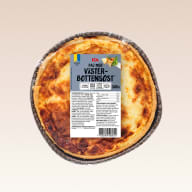 En paj med ettikett är placerad på en enfärgad bakgrund.