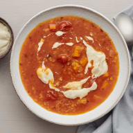 Tisdag: Tomat- och rotfruktssoppa med linser och tahinikräm